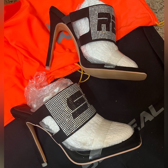 Gsuwoo So Real Heels - Picture 2 of 5